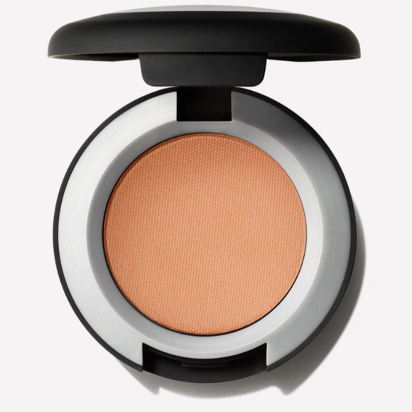 🌺Mac These Bags Are Designer Matte Eyeshadow - Picture 2 of 5